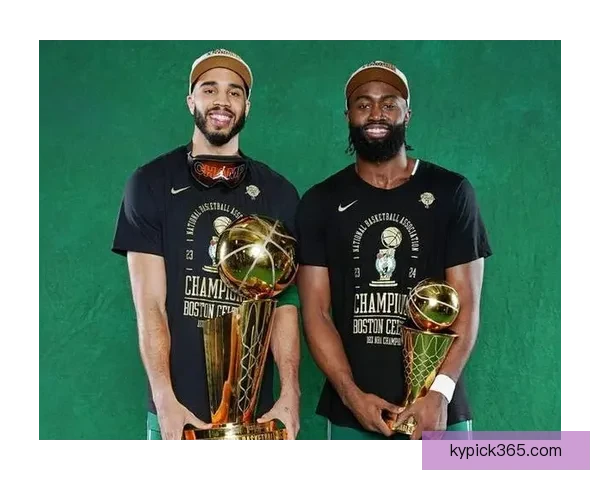 绿军双核对话揭秘 布朗塔图姆交流为全队定下节奏